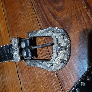 Longhorn buckle studded, leather belt. Women's medium
